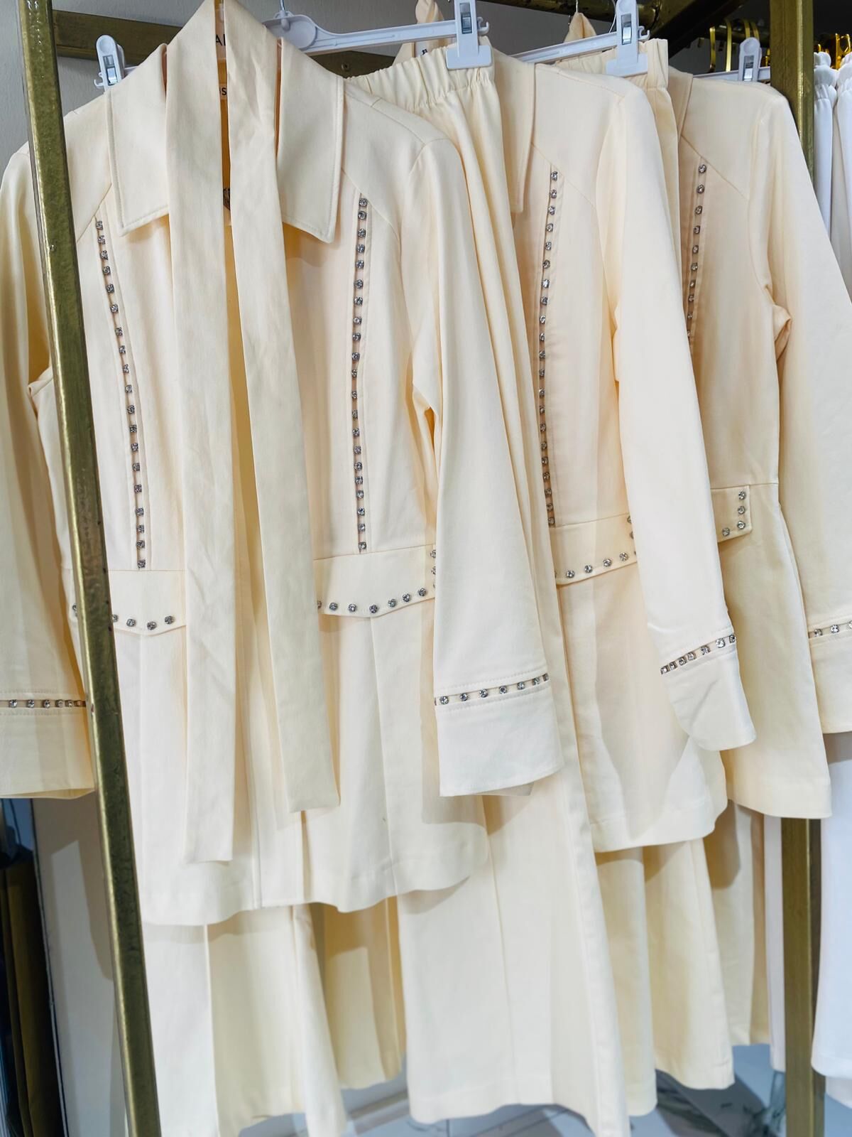 BUTTER SARI RENK TAŞ DETAYLI CEKET PANTOLON TAKIM