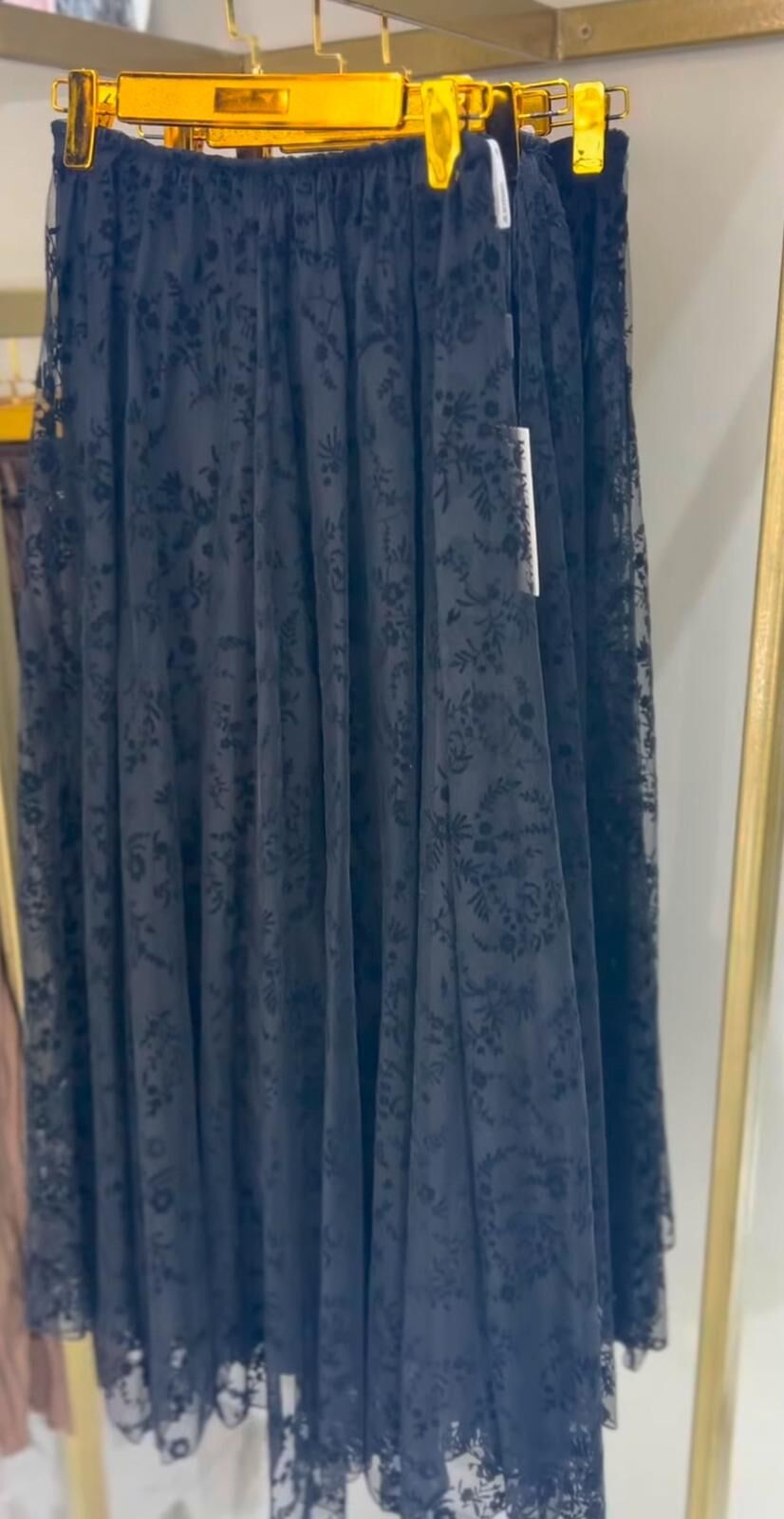 DANTEL İŞLEMELİ ÜÇGEN KESİM ETEK SİYAH RENK