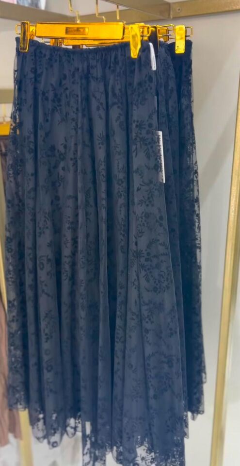 DANTEL İŞLEMELİ ÜÇGEN KESİM ETEK SİYAH RENK