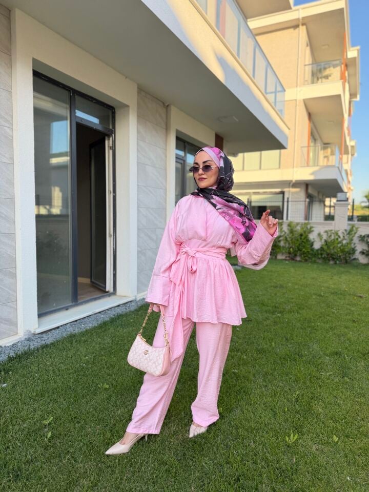 Pembe belden bağlamalı pantolon takım