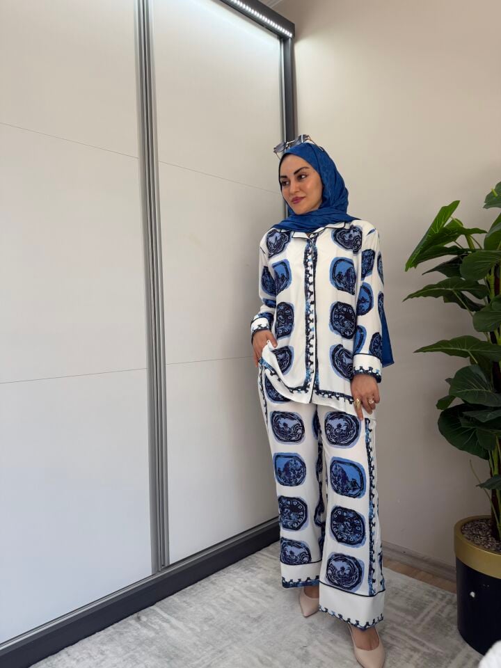 Mavi desenli ikili takım