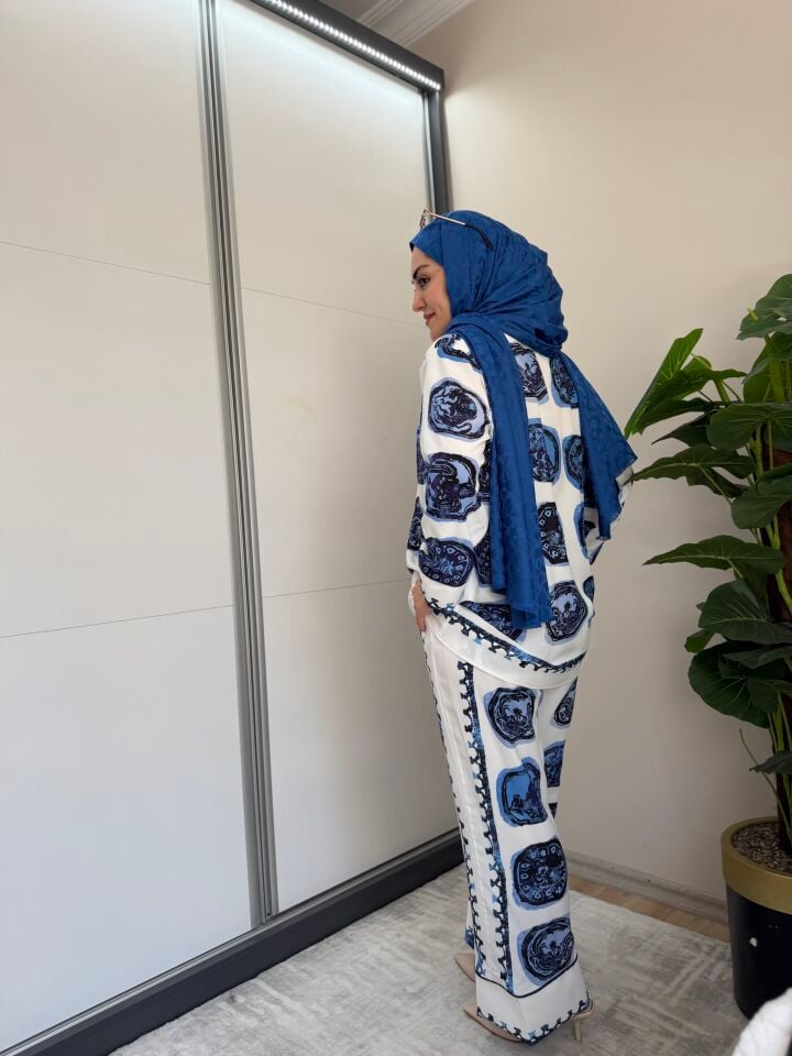 Mavi desenli ikili takım